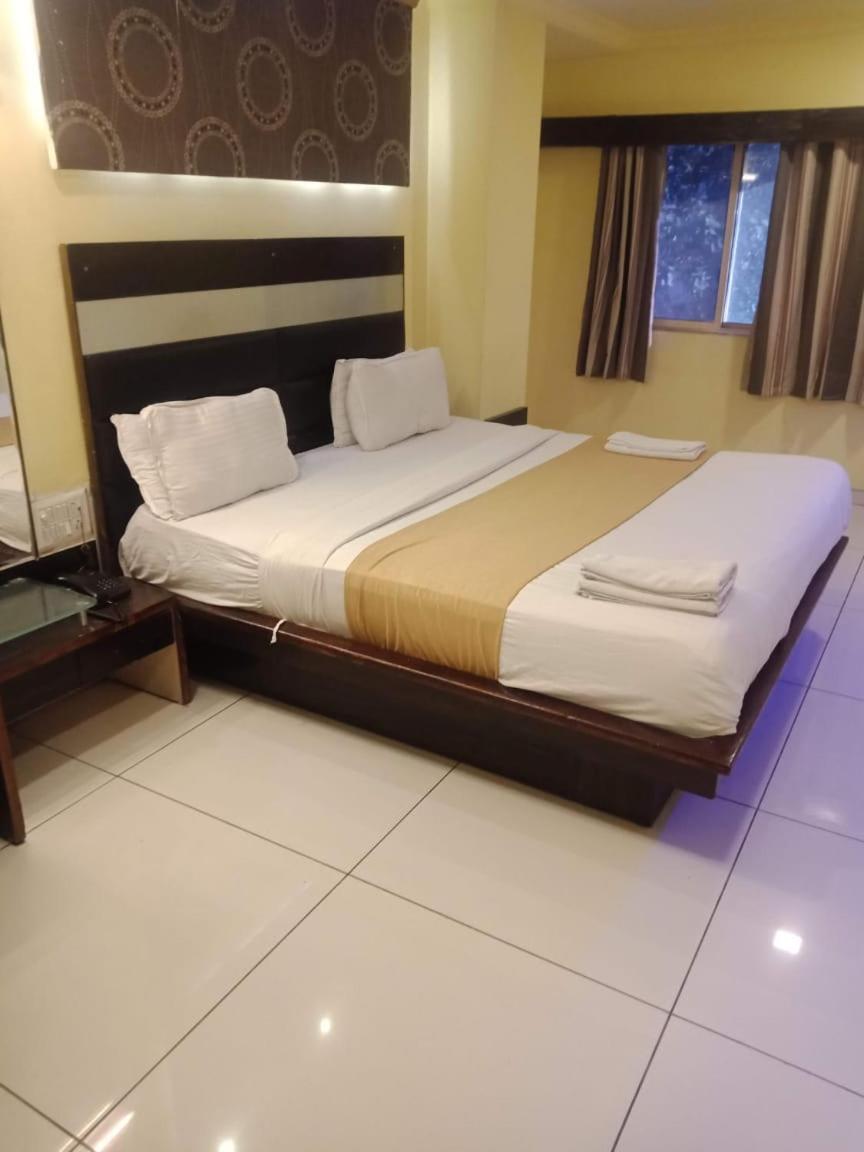 אחמדאבאד Hotel Kadamb Inn מראה חיצוני תמונה