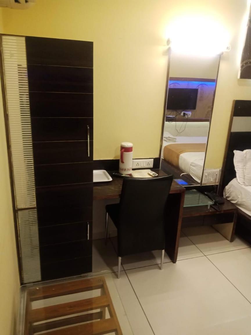 אחמדאבאד Hotel Kadamb Inn מראה חיצוני תמונה